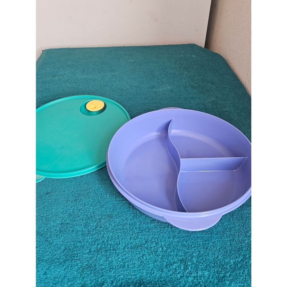 Tupperware Crystal Wave Divided Plate Dish w Lid